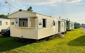 3 Bed 8 Berth Caravan In California Cliffs - D53